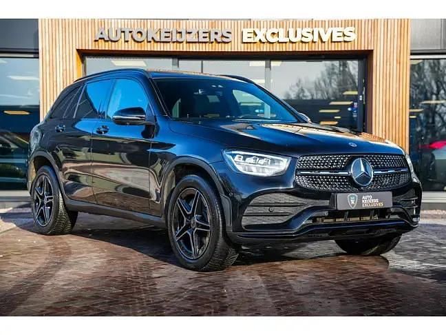 Zwart Occasion 2021 Mercedes GLC300e Business SUV | € 44.900 (Eerlijke prijs) - Afbeelding 1/4