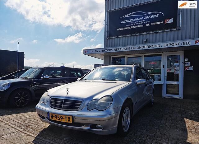 Grijs Gebruikt 2002 Mercedes C180 Elegance Stationwagen | € 1.950 (Goede deal) - Afbeelding 1/4