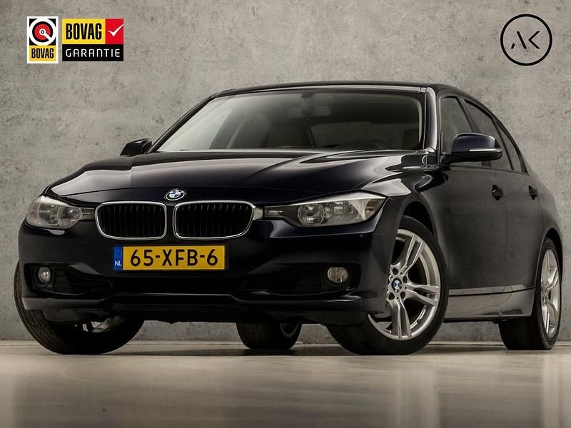 Blauw (metallic) Occasion 2012 BMW 320 Executive Sedan | € 8.445 (Goede deal) - Afbeelding 1/4