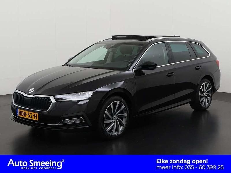 Zwart Gebruikt 2021 Skoda Octavia Style Stationwagen | € 25.895 (Eerlijke prijs) - Afbeelding 1/4