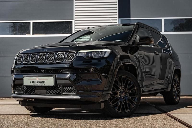Zwart Occasion 2024 Jeep Compass Altitude SUV | € 29.999 (Super prijs) - Afbeelding 1/4