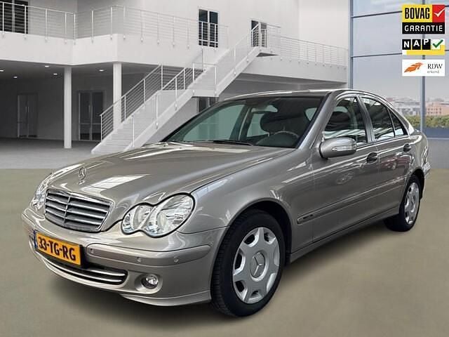 Grijs Gebruikt 2006 Mercedes C180 Classic Sedan | € 7.450 (Iets duurder) - Afbeelding 1/4