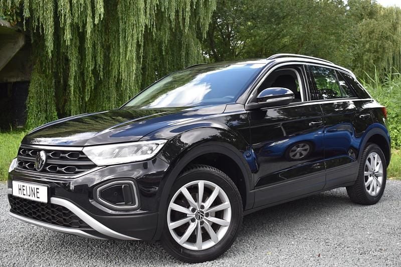 Zwart Gebruikt 2022 VW T-Roc Life SUV | € 25.945 (Super prijs) - Afbeelding 1/4