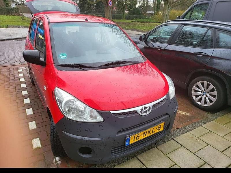 Rood Occasion 2010 Hyundai i10 Pure Hatchback | € 750 (Super prijs) - Afbeelding 1/4