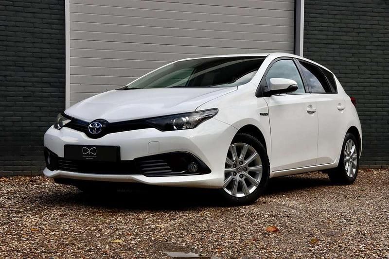Wit Gebruikt 2018 Toyota Auris Hybrid Hatchback | € 14.950 (Eerlijke prijs) - Afbeelding 1/3