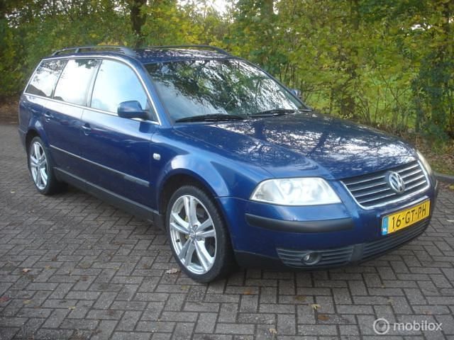 Blauw Gebruikt 2001 VW Passat Trendline Stationwagen | € 950 (Eerlijke prijs) - Afbeelding 1/4