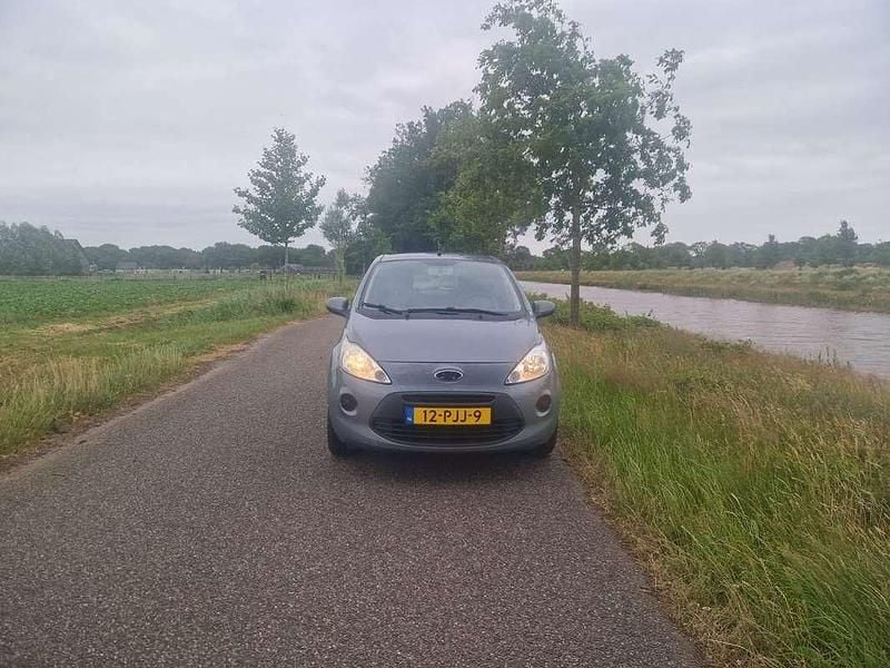 Grijs Gebruikt 2011 Ford Ka S Hatchback | € 3.250 (Eerlijke prijs) - Afbeelding 1/4