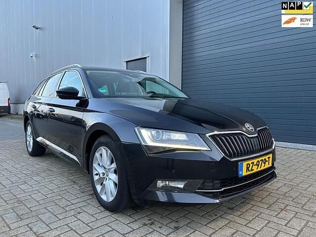 Zwart Occasion 2018 Skoda Superb Business Line Stationwagen | € 8.999 (Eerlijke prijs) - Afbeelding 1/4