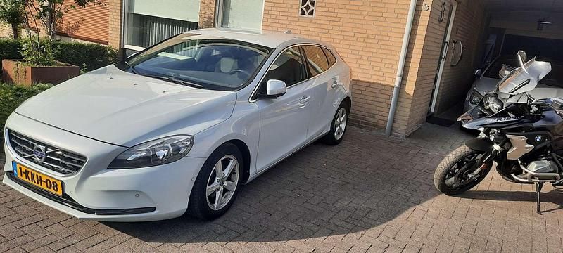 Gebruikt 2013 Volvo V40 Momentum Stationwagen | € 5.800 (Eerlijke prijs) - Afbeelding 1/4