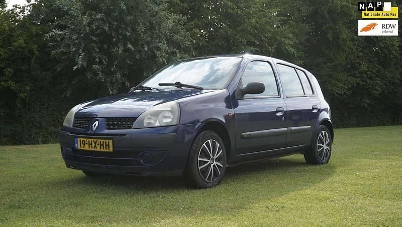 Blauw, metallic lak Gebruikt 2002 Renault Clio II Expression Hatchback | € 350 (Super prijs) - Afbeelding 1/4