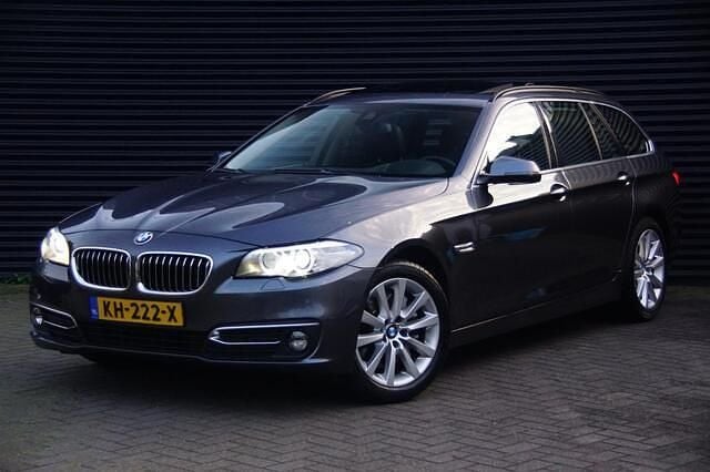Grijs Gebruikt 2015 BMW 530 Executive Stationwagen | € 18.945 (Goede deal) - Afbeelding 1/4