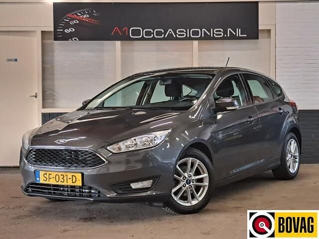 Grijs Gebruikt 2018 Ford Focus Hatchback | € 7.995 (Eerlijke prijs) - Afbeelding 1/4