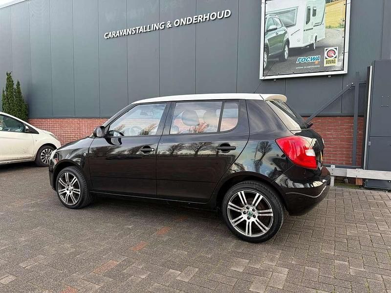 Zwart Occasion 2010 Skoda Fabia Drive Hatchback | € 2.800 (Goede deal) - Afbeelding 1/4
