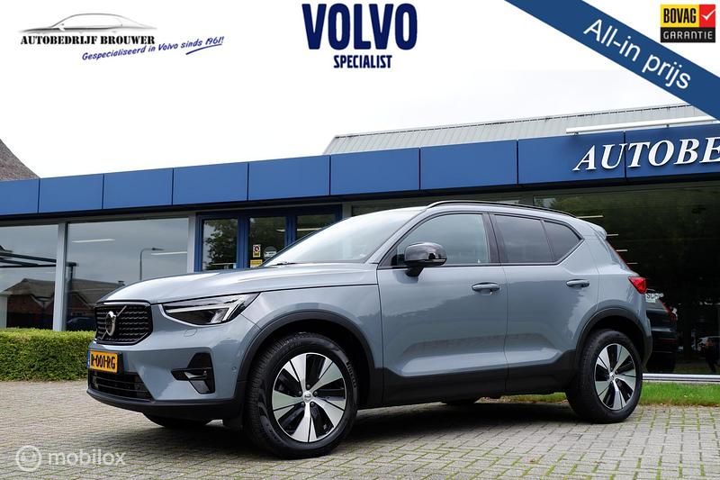 Grijs Gebruikt 2022 Volvo XC40 Plus SUV | € 37.895 (Eerlijke prijs) - Afbeelding 1/4
