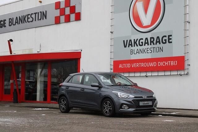 Grijs (metallic) Occasion 2019 Hyundai i20 Hatchback | € 11.990 (Eerlijke prijs) - Afbeelding 1/3