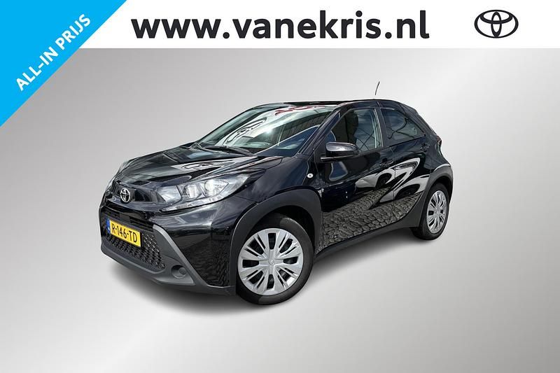 Zwart Gebruikt 2022 Toyota Aygo Hatchback | € 15.940 (Eerlijke prijs) - Afbeelding 1/4