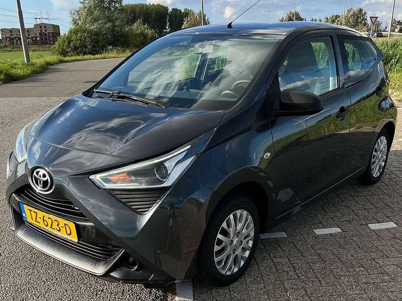 Grijs Gebruikt 2018 Toyota Aygo Hatchback | € 8.000 (Goede deal) - Afbeelding 1/4