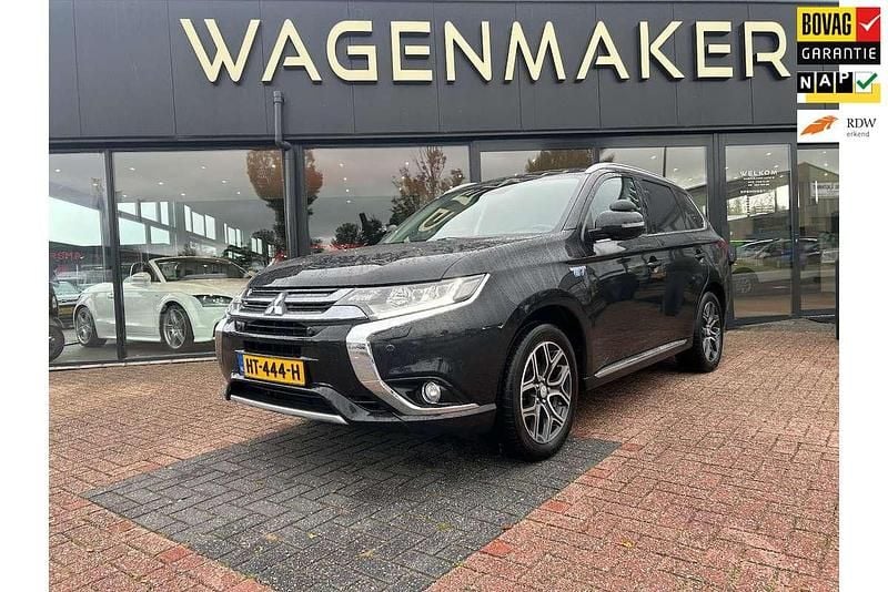 Zwart Gebruikt 2015 Mitsubishi Outlander P-HEV Instyle SUV | € 11.950 (Iets duurder) - Afbeelding 1/4