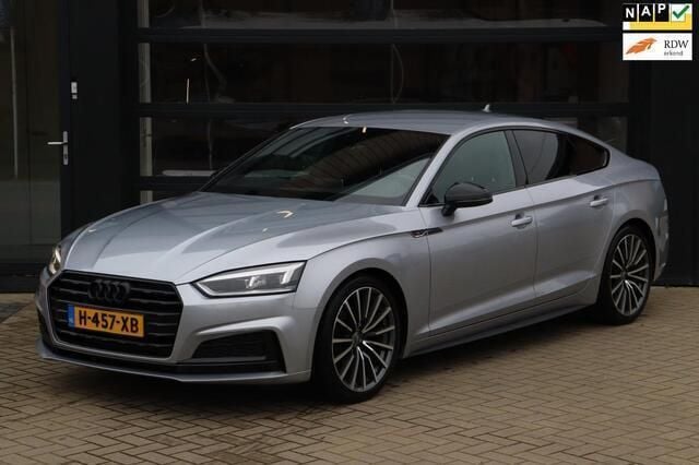 Grijs, metallic lak Gebruikt 2020 Audi A5 Sportback Black Edition Hatchback | € 24.995 (Goede deal) - Afbeelding 1/4