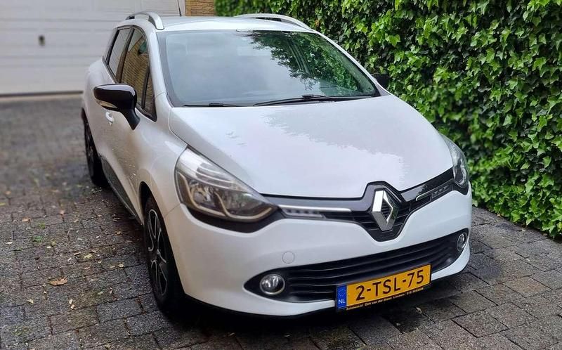 Wit Occasion 2014 Renault Clio IV Expression Sedan | € 3.500 (Eerlijke prijs) - Afbeelding 1/4