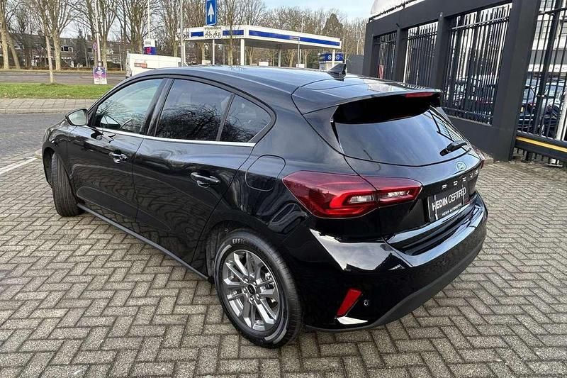 Nieuw Ford Focus Titanium 125 PK (91 kW) 2025 Zwart Hatchback
