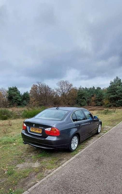 Grijs Gebruikt 2006 BMW 325 Executive Sedan | € 3.100 (Super prijs) - Afbeelding 1/4
