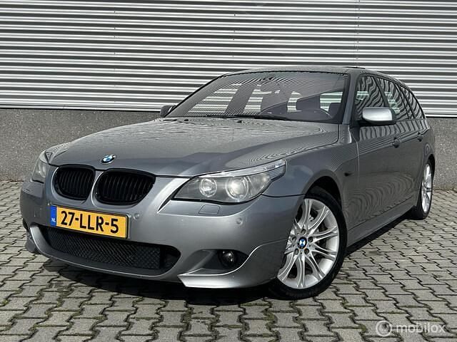 Grijs Gebruikt 2006 BMW 530 Executive Stationwagen | € 5.555 (Iets duurder) - Afbeelding 1/4