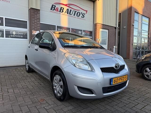 Occasion Toyota Yaris 69 PK (50 kW) 2011 Grijs Hatchback