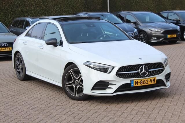 Wit, metallic lak Gebruikt 2022 Mercedes A180 Business Sedan | € 30.950 (Eerlijke prijs) - Afbeelding 1/4