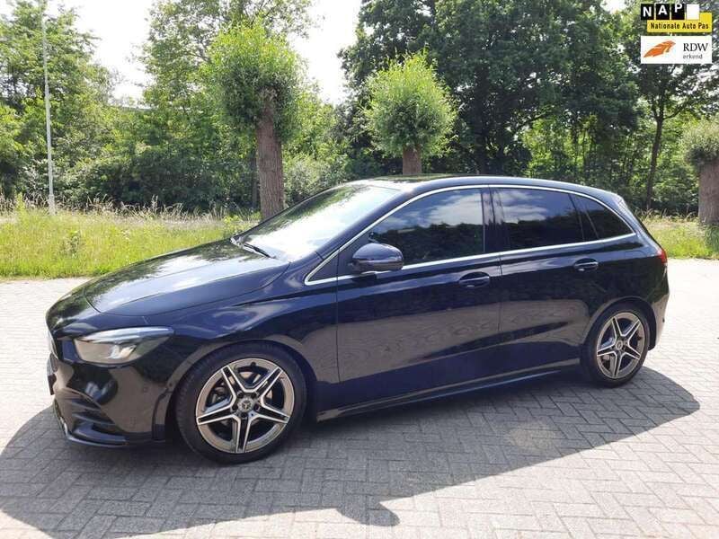 Zwart Gebruikt 2019 Mercedes B180 Business MPV | € 15.999 - Afbeelding 1/4