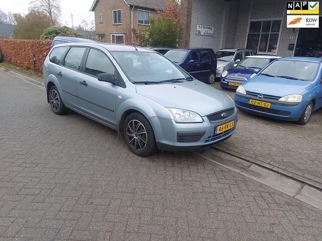 Blauw Gebruikt 2005 Ford Focus Trend Stationwagen | € 999 (Goede deal) - Afbeelding 1/4