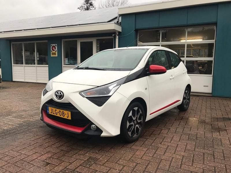 Hatchback Occasion 2019 Toyota Aygo Play Hatchback | € 8.950 (Eerlijke prijs) - Afbeelding 1/4