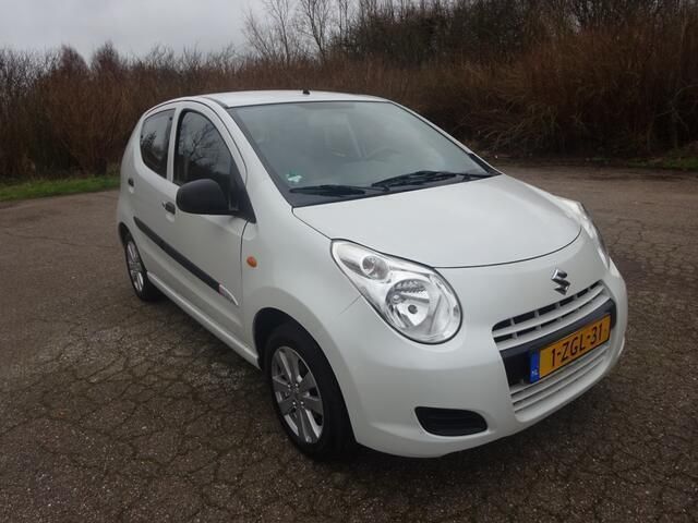 Wit Gebruikt 2015 Suzuki Alto Hatchback | € 6.450 (Eerlijke prijs) - Afbeelding 1/4