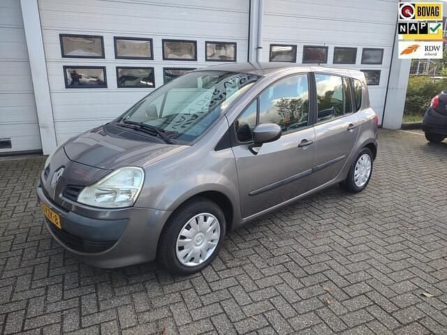 Grijs Gebruikt 2010 Renault Grand Modus Expression MPV | € 4.500 (Iets duurder) - Afbeelding 1/4