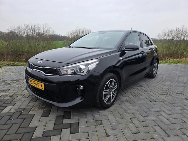 Zwart Gebruikt 2017 Kia Rio Hatchback | € 6.750 (Eerlijke prijs) - Afbeelding 1/4