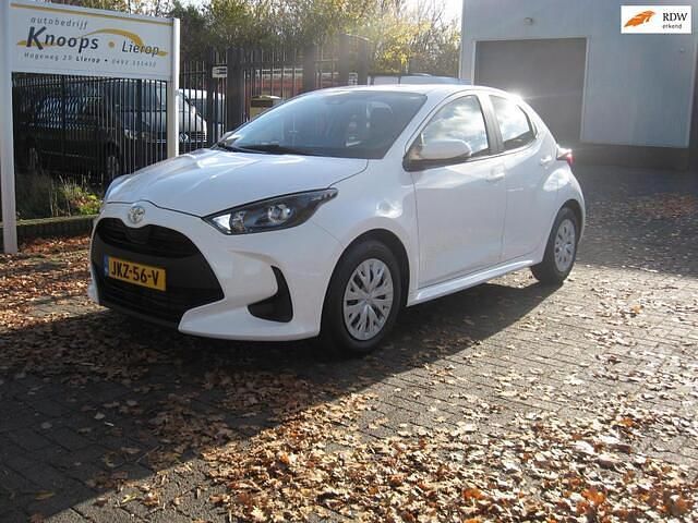 Wit Gebruikt 2022 Toyota Yaris Active Hatchback | € 16.250 (Eerlijke prijs) - Afbeelding 1/4