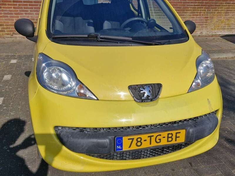 Geel Gebruikt 2006 Peugeot 107 Hatchback | € 1.000 (Goede deal) - Afbeelding 1/4