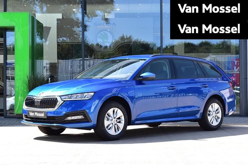 Blauw Gebruikt 2024 Skoda Octavia Business Line Stationwagen | € 29.944 (Eerlijke prijs) - Afbeelding 1/4