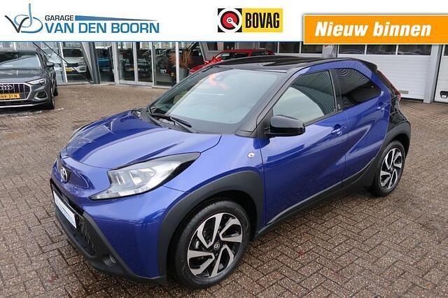 Blauw Gebruikt 2024 Toyota Aygo Hatchback | € 21.450 (Eerlijke prijs) - Afbeelding 1/2