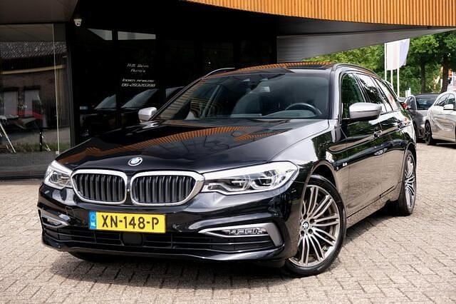 Zwart Gebruikt 2018 BMW 540 Executive Stationwagen | € 21.950 (Eerlijke prijs) - Afbeelding 1/4