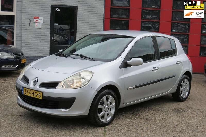 Grijs, metallic lak Gebruikt 2008 Renault Clio R.S. Rip Curl Hatchback | € 1.550 (Eerlijke prijs) - Afbeelding 1/4