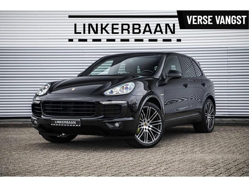 Zwart Gebruikt 2017 Porsche Cayenne Sport SUV | € 47.945 - Afbeelding 1/3
