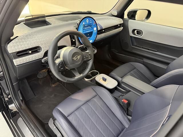 Occasion Mini Cooper Favoured 156 PK (114 kW) 2024 Zwart Hatchback