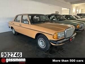 Oranjeorange Gebruikt 1977 Mercedes 300 Sedan | € 11.000 - Afbeelding 1/4