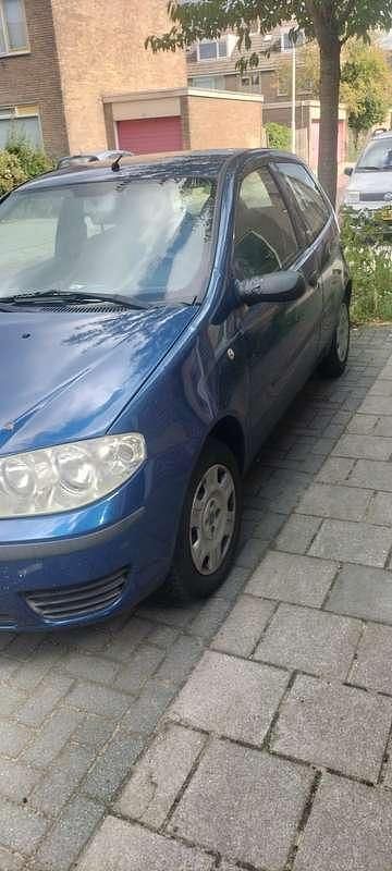 Blauw Gebruikt 2005 Fiat Punto Hatchback | € 650 (Goede deal) - Afbeelding 1/4