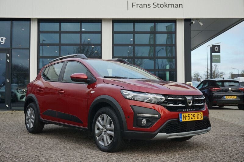 Rood Gebruikt 2021 Dacia Sandero Comfort Hatchback | € 18.450 (Eerlijke prijs) - Afbeelding 1/4