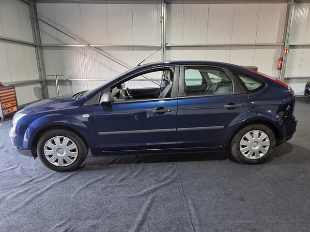 Blauw Gebruikt 2006 Ford Focus Hatchback | € 2.895 (Eerlijke prijs) - Afbeelding 1/4