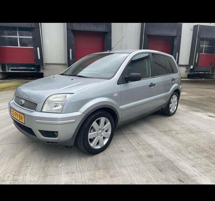 Zilver Occasion 2004 Ford Fusion Futura MPV | € 700 (Super prijs) - Afbeelding 1/4