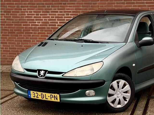 Occasion Peugeot 206 75 PK (55 kW) 1999 Groen Hatchback