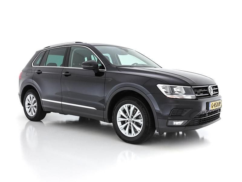 Zwart Gebruikt 2020 VW Tiguan Comfortline SUV | € 16.845 (Eerlijke prijs) - Afbeelding 1/4